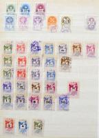 Kb. 750 db okmánybélyeg, köztük okirati illeték, ellenőrző szelvények stb. a klasszikus korszaktól k...