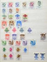 Kb. 750 db okmánybélyeg, köztük okirati illeték, ellenőrző szelvények stb. a klasszikus korszaktól k...