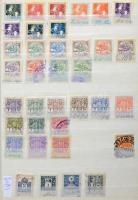 Kb. 750 db okmánybélyeg, köztük okirati illeték, ellenőrző szelvények stb. a klasszikus korszaktól k...