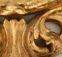 Ovális tükör, aranyozott, faragott fa kerettel. Kis kopásokkal. Külső méret 72x59 cm / Oval mirror w...