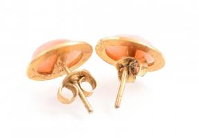 Korall köves arany (Au) fülbevaló 9-13 karát közötti, jelzett, brittó. Sróf csálé 2,09 g