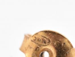 Korall köves arany (Au) fülbevaló 9-13 karát közötti, jelzett, brittó. Sróf csálé 2,09 g