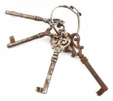 4 db díszes régi kulcs, h: 7 cm