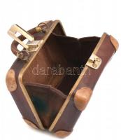 Vintage marhabőr mini bőrönd réz vasalatokkal, sarkai megerősítve. Méret 16x11x7 cm