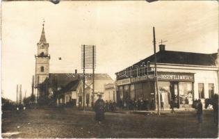 Törökszentmiklós, utca, rendőr, templom, takarékpénztár, Sas drogéria, Rosenfeld Miksa üzlete. photo (Rb)