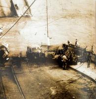 Hídvégi János Péter: 100 éves a Főtaxi. 1913-2013. Bp., 2013, Főtaxi Zrt., 179 p. Gazdag képanyaggal...