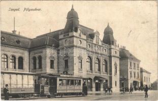 Szeged, pályaudvar, vasútállomás, villamos Glöckner reklámjával. Juhász István kiadása (Rb)