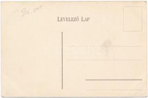 Rozsnyó, Roznava (Gömör); Falvi Jenő könyv- és papírkereskedése, üzlet kirakata / shop front with ow...