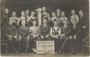 1922 Pozsony, Pressburg, Bratislava; Zur Erinnerung an die Klub Meisterschaft Athleten club Herkules / Herkules sportolók klubja, sportolók érmekkel. Apfel Otto L. / Athletes Club Hercules, athletes with medals. group photo