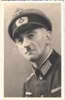 1941 Rudolf Kratochwill második világháborús német SS tiszt portréja hátoldalon gyászjelentéssel / WWII German Nazi SS military officers portrait with obituary on the backside. photo