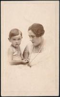 cca 1930 Balatonlelle anya gyermekével 14x9 cm
