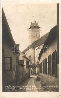 1924 Késmárk, Kezmarok; Pohlad na katol. kostol / Blick auf die kathol. Kirche / Római katolikus templom, utca / Catholic church, street view. Schiebl photo (EB)