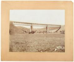 cca 1900 Abaliget, vasúti híd, kartonra kasírozott fotó, kissé sérült karton, 24×30 cm