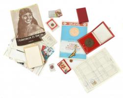 Vegyes hagyaték tétel: szocialista kitüntetések, plakettek, 3 db Vörös István dedikált plakát, az elmaradt 2020-as foci eb kártyái, kotta, régi okmányok