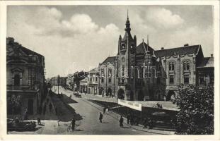1934 Munkács, Mukacheve, Mukacevo; Városháza, automobil, üzletek / Mestsky dom / town hall, automobile, shops