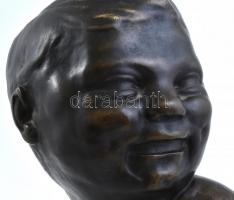 Carl Gelles (1880-1930): Nevető fiúcska fej. Bronz, márvány talpazaton. Bronz 21 cm, márvánnyal együ...