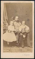 1862 I. Ferenc József császár gyermekeivel, Gizella főhercegnővel és Rudolf főherceggel, Angerer fotó, szép állapotban, 10,5×6 cm / Emperor Franz Joseph with his children