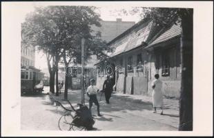 cca 1930 Budapest, Óbuda, Zsigmond utca 74. előtt a 72-es villamossal, hátoldalon feliratozott eredeti fotó, 14×9 cm