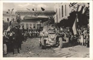 1940 Marosvásárhely, Targu Mures; bevonulás magyar zászlókkal, tank / entry of the Hungarian troops with flags, tank + 1940 Marosvásárhely visszatért So. Stpl