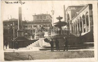 1918 Udine, soldati, fontana / soldiers in front of the fountain. photo