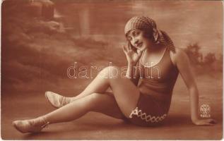 Gently erotic lady in swimsuit. A. Noyer 4263.