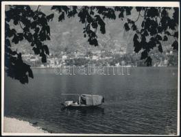 cca 1935-1940 Kilátás a Villa d Estéből a Comói-tóra, hátoldalon feliratozott fotó, jobb alsó sarokban retusált, 18×23,5 cm / view of Lake Como, Italy, retouched photo