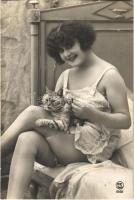 Gently erotic lady in lingerie with cat. P.C. Paris 1561. (vágott / cut)