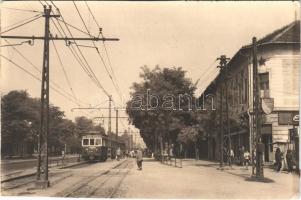 ~1955 Budapest XXIII. Soroksár, villamos a megállóban, üzlet. photo (non PC) (ragasztónyom / gluemark) (14,3 x 9,4 cm)