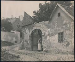 cca 1930 Budapest, a jó öreg Tabán, Kerny István (1879-1963) fotóművész fotója, hátoldalon saját kézzel feliratozva, 17×20,5 cm