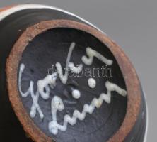 Gorka Lívia (1925-2011): Fekete-fehér-narancs váza, festett mázas kerámia, jelzett, kis mázhibákkal,...