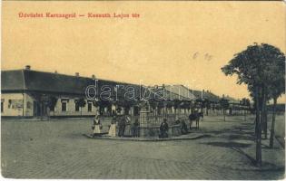 1915 Karcag, Kossuth Lajos tér, Viktória kút, üzlet. Nagy Lajos kiadása. W.L. (?)