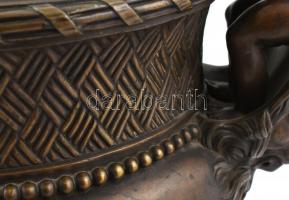 Nagy méretű kaspó puttókkal. Bronz. XIX. sz. / Large bronze pot with angels. 19th century m: 44 cm