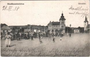 1918 Dicsőszentmárton, Tarnaveni, Diciosanmartin; városház, tér, piac szekerekkel. Fröhlich kiadása / town hall, market, horse carts (EK)