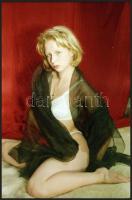 cca 1989 Beavatás fehérneműben, a szolidan erotikus fotográfia izgalmas világába, 20 db vintage NEGA...