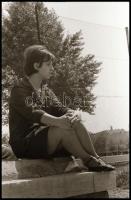 cca 1973 Ismerkedős felvételek modell-jelöltekről, 40 db vintage NEGATÍV, 24x36 mm