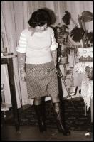 cca 1973 Ismerkedős felvételek modell-jelöltekről, 40 db vintage NEGATÍV, 24x36 mm