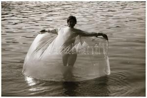 cca 1976 A fátyol is csak akkor takar, ha viselője úgy akarja, szolidan erotikus felvételek, 13 db v...