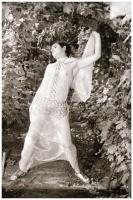 cca 1976 A fátyol is csak akkor takar, ha viselője úgy akarja, szolidan erotikus felvételek, 13 db v...