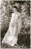 cca 1976 A fátyol is csak akkor takar, ha viselője úgy akarja, szolidan erotikus felvételek, 13 db v...