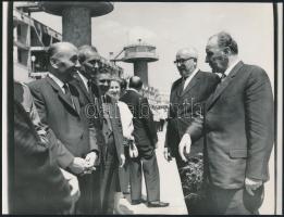 cca 1968 Kádár János (1912-1989) politikus a ferihegyi repülőtéren, jelzés nélküli vintage fotó, 18,2x24 cm