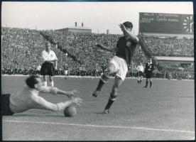 1953 Magyarország-Anglia (7-1) meccs, a 6:3 visszavágója sajtófotó, 13×17,5 cm