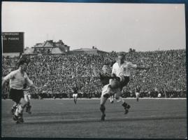 1953 Magyarország-Anglia (7-1), a legendás 6:3 visszavágója labdarúgó mérkőzés, sajtófotó, 13×17,5 cm