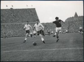 1953 Magyarország-Anglia (7-1) meccs, sajtófotó, 13×17,5 cm