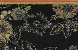 Kínai, hímzett selyem falikép, kézzel festett, jelzett. / Chinese embroidered silk picture. Signed. ...