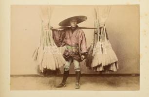 cca 1900 Japán fotóalbum Owari tartomány, japán népviseletek, kertek, folyók, hajók, gésák, 50 db fé...
