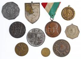 10db-os vegyes sportérem- és plakett tétel, közte 1940. "Magyar Királyi Államvasutak Sportegyesületeinek Ligája" pajzs alakú ezüstözött Br díjérem füllel (34x50mm) T:vegyes