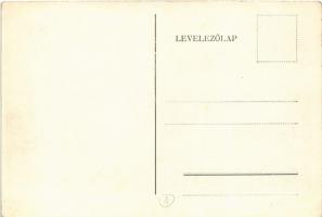 Budapest VIII. Corvin áruház, női konfekció osztály egy része, szőrmék és ruhák, belső