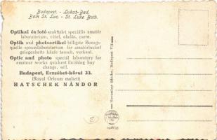 Budapest II. Lukács fürdő és szálloda, kertet locsoló munkás. Hátoldalon Hatschek Nándor optikai és ...