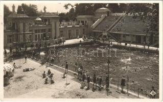 1929 Budapest II. Császár fürdő, medence, Központi tejcsarnok, Figyelmeztetés a hulladékot kéretik a szemétkosárba dobni