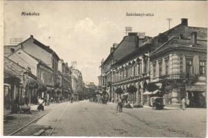 Miskolc, Széchenyi utca, Reinitz Herman ruha üzlete, Reiner Dávid bútorháza, utcai piacos árusok, kerékpár. Grünwald Ignác kiadása (EK)